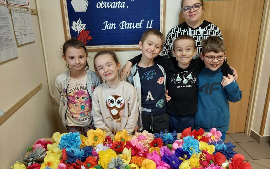 Uczniowie Filialnej Szkoły w Ożańsku wspierają Straż Grobową
