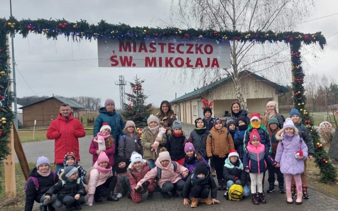 Wycieczka klasy II do miasteczka Świętego Mikołaja w Cieszanowie